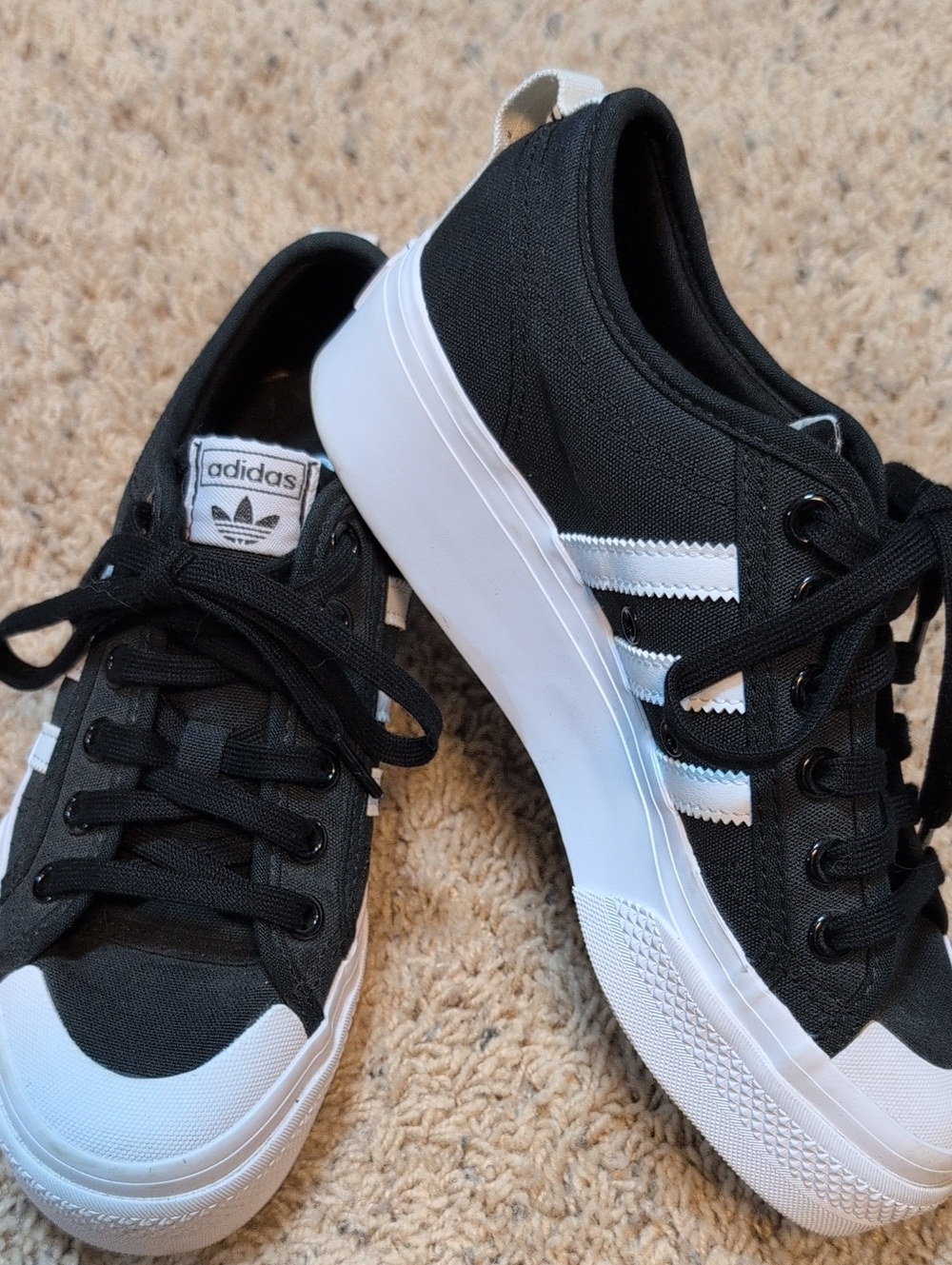 Like NEW - Women's adidas Nizza Platform Sneaker - Sz 7 - Picture 3 of 6